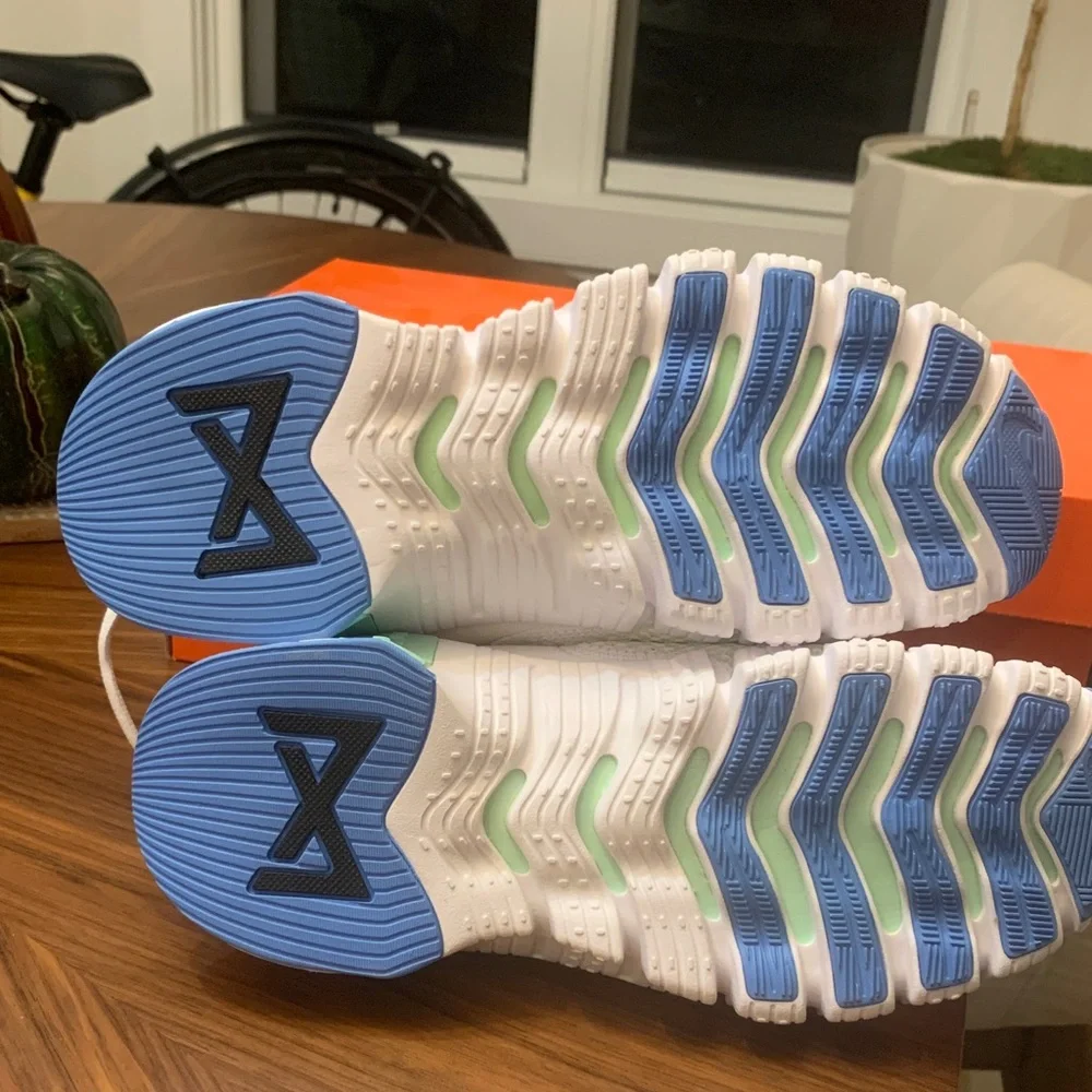 Nike womens Free Metcon 4- White and Black with Blue and aqua accents. New! - Picture 3 of 7